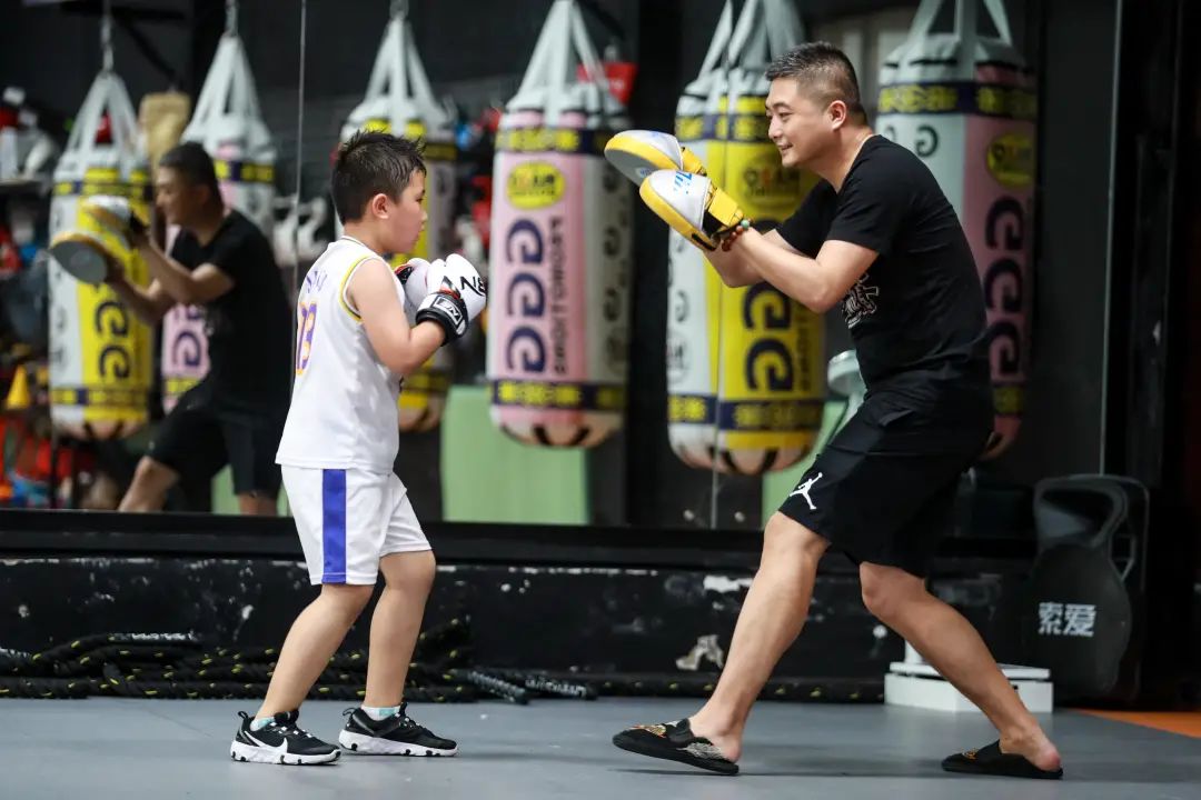 健身手套怎么绑_手套健身绑带的作用_健身手套绑带