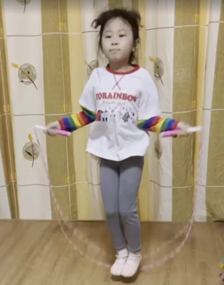 幼儿园新闻播报稿100字以内_新闻稿播报园简单幼儿园怎么写_幼儿园播报简单新闻稿