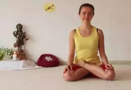 打坐盘腿练习方法——双盘_如何盘腿打坐视频教程_盘腿打坐初学视频