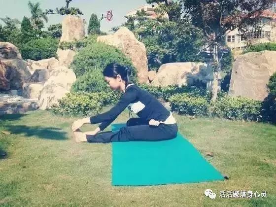 盘腿打坐怎么练_盘腿打坐初学视频_打坐盘腿练习方法——双盘