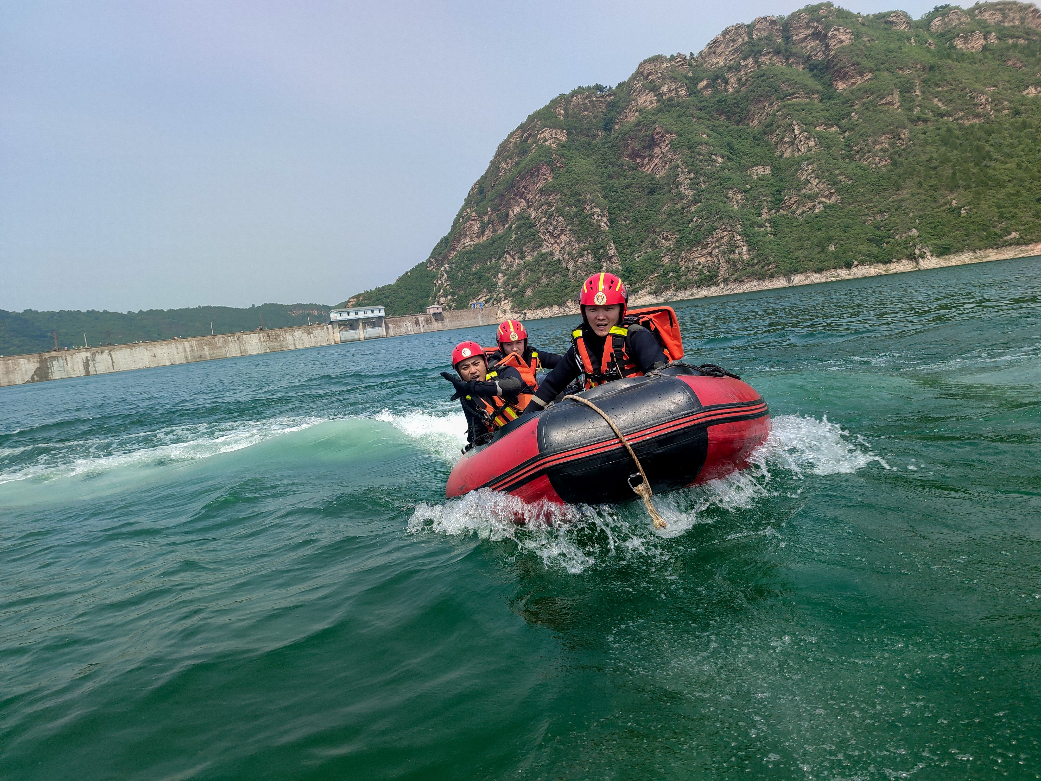 开元棋盘app官方版下载_开元棋盘app官网版下载-跑跑车 10项科目、15个预设场景，北京平谷消防开展防汛抢险救援训练