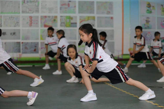 小学生新闻播报_新闻播报小学生内容_新闻播报小学生内容1分钟