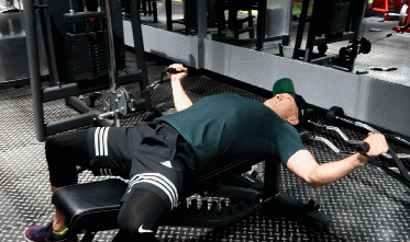 胸肌锻炼器材的使用方法_胸肌训练器有用吗_综合训练器 胸肌