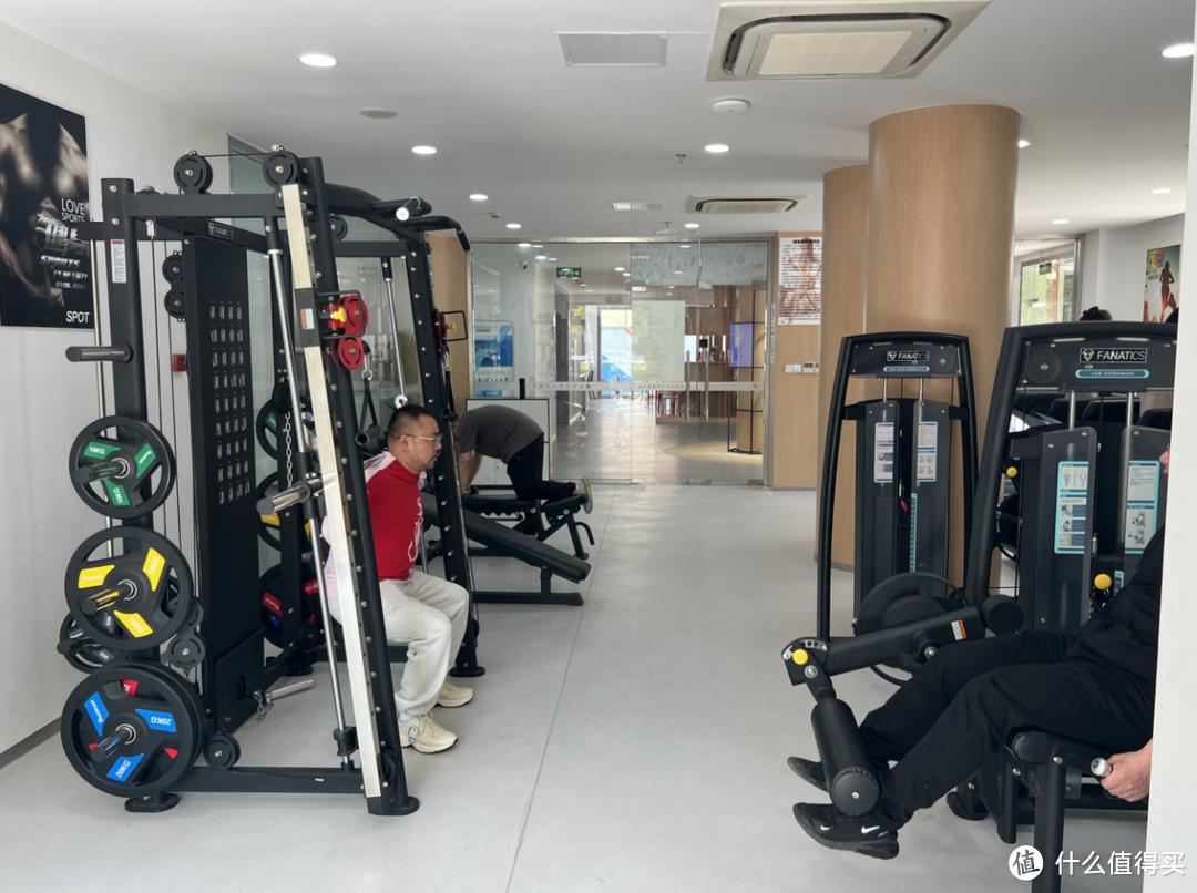 史密斯机综合训练器哪个牌子好_综合训练器 史密斯机_史密斯综合训练器使用方法