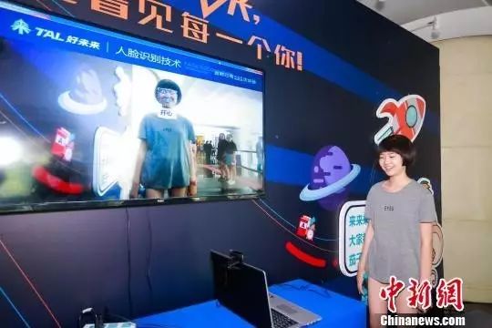 滚动新闻新浪网_中新网娱乐滚动新闻_滚动新闻app