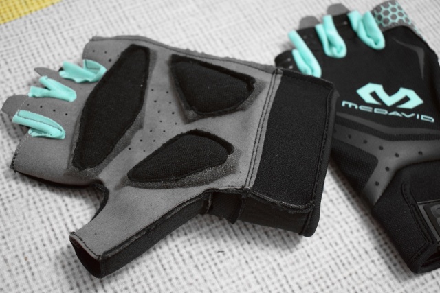 撸铁戴手套，你以为只是为了防止磨出老茧？