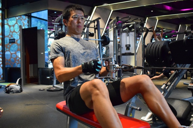 撸铁戴手套，你以为只是为了防止磨出老茧？