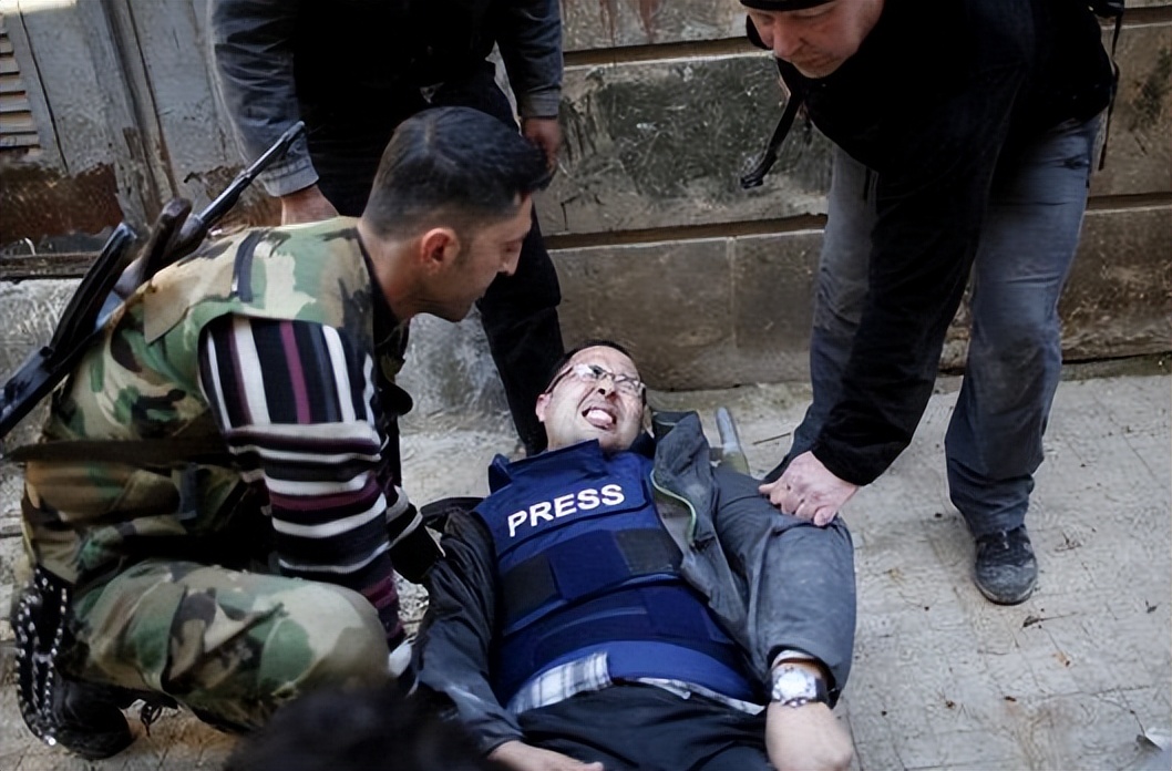 央视战地记者_央视战地记者_央视战地女记者