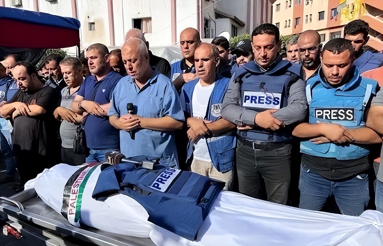 央视战地记者_央视战地记者_央视战地女记者