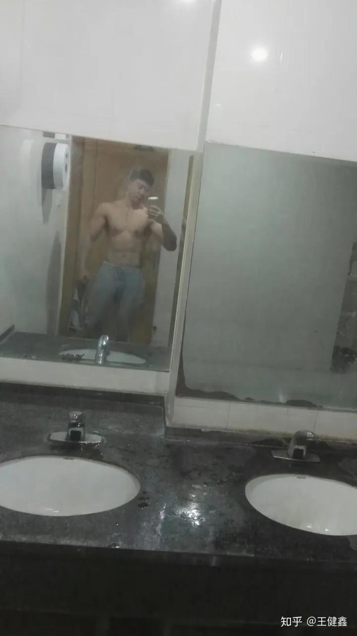 健身手套护腕什么牌子好_手套健身护腕图片_健身手套护腕