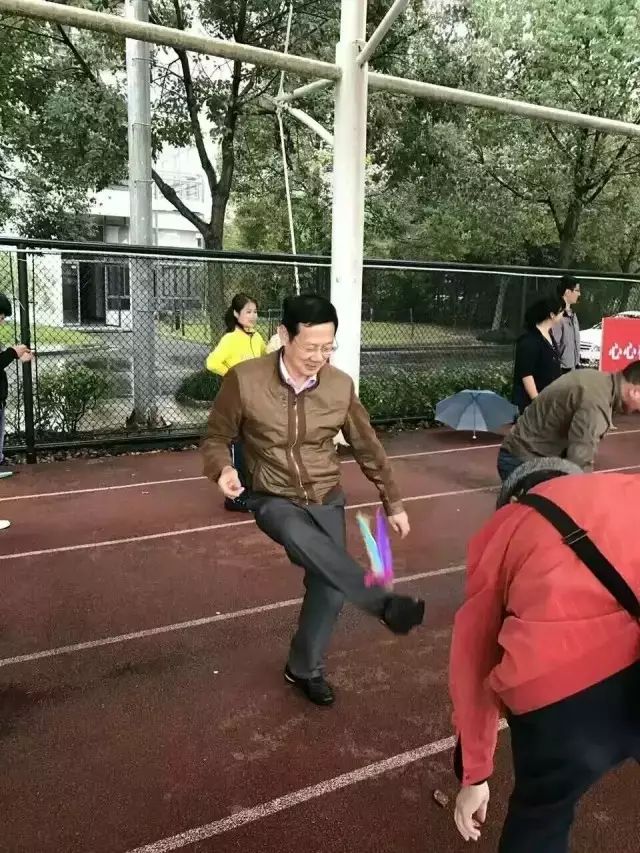 大学生校运会通讯稿_校运会通讯稿件范文_大学校运会通讯稿100字