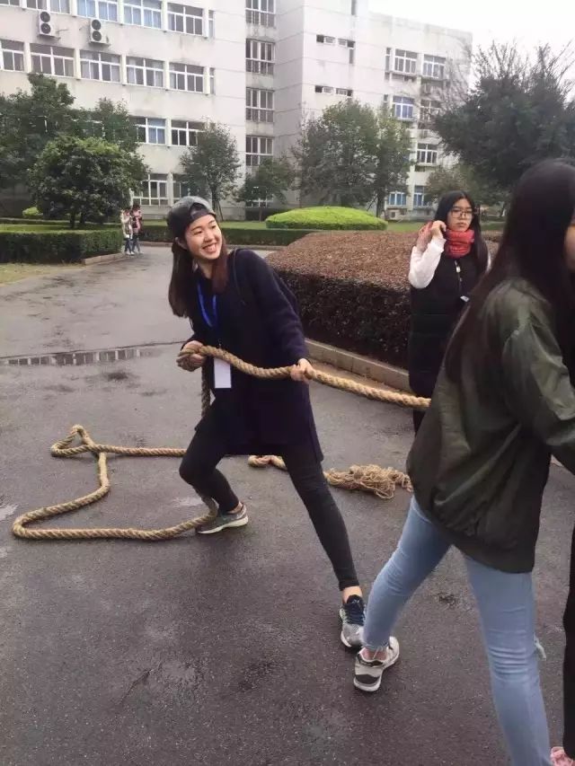 校运会通讯稿件范文_大学生校运会通讯稿_大学校运会通讯稿100字