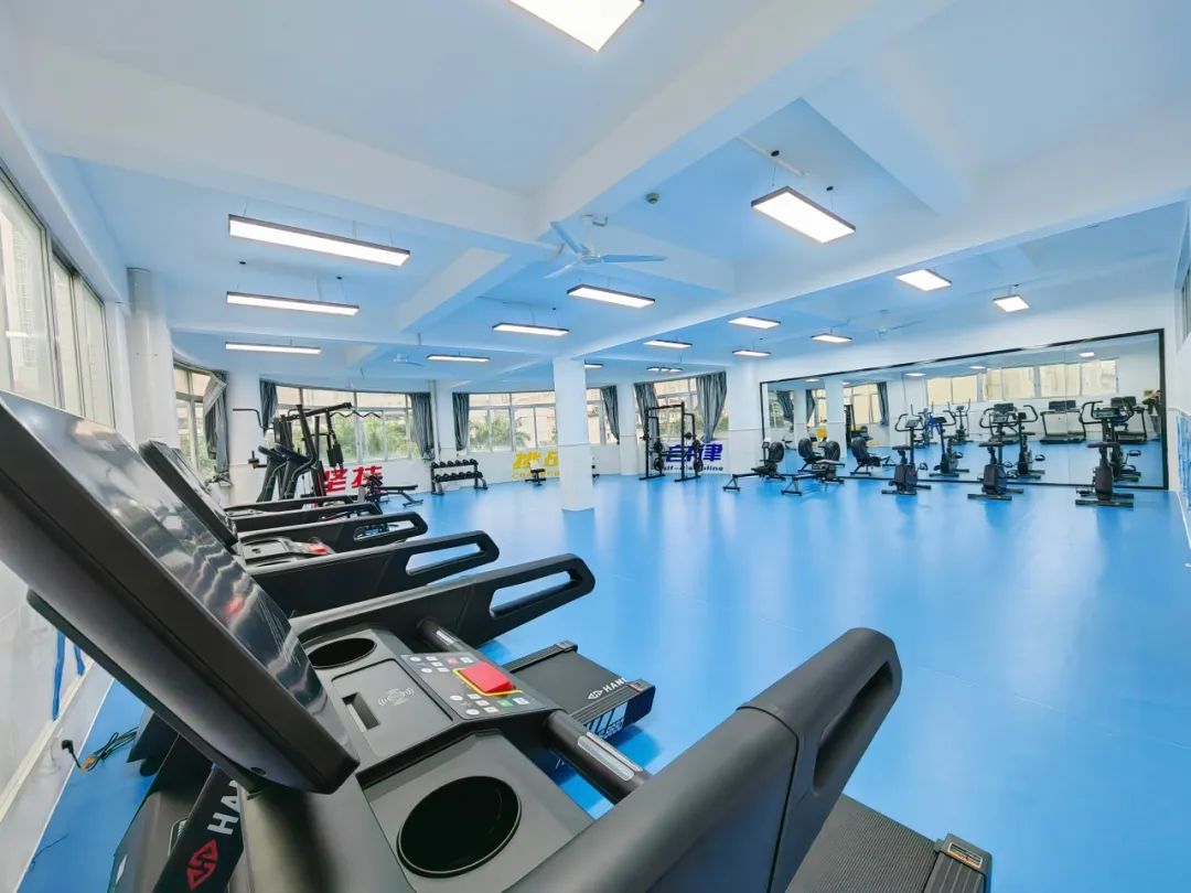 综合训练器 史密斯机_史密斯机综合训练器哪个牌子好_史密斯机综合训练器安装视频