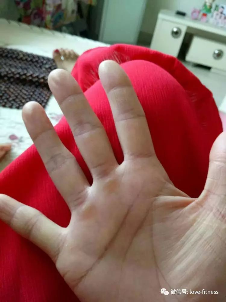 健身手套选择大一点还是小一点_手套健身选择什么牌子_健身手套怎么选择