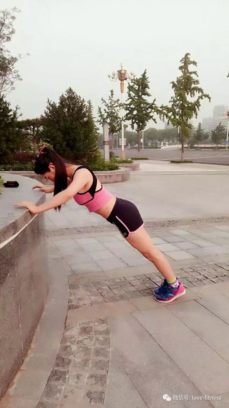 手套健身选择什么牌子_健身手套怎么选择_健身手套选择大一点还是小一点