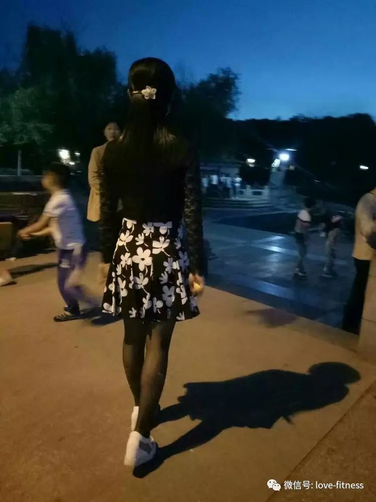 健身手套怎么选择_健身手套选择大一点还是小一点_手套健身选择什么牌子