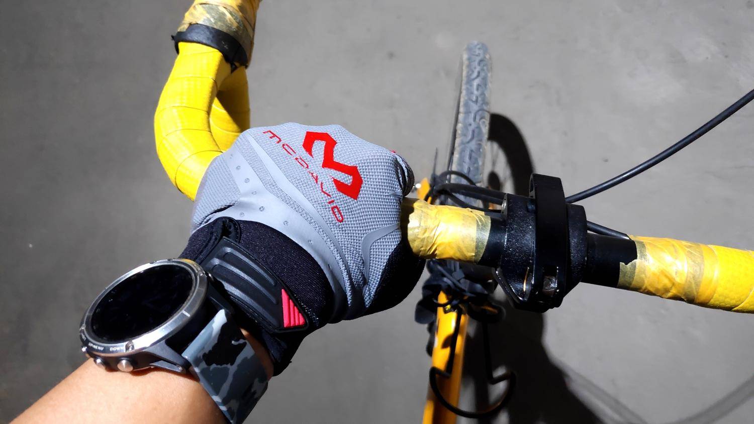 专业健身手套_健身手套作用_手套健身专业术语