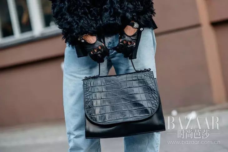 健身戴不戴手套_戴手套健身还会磨出茧子吗_戴手套健身还是起茧