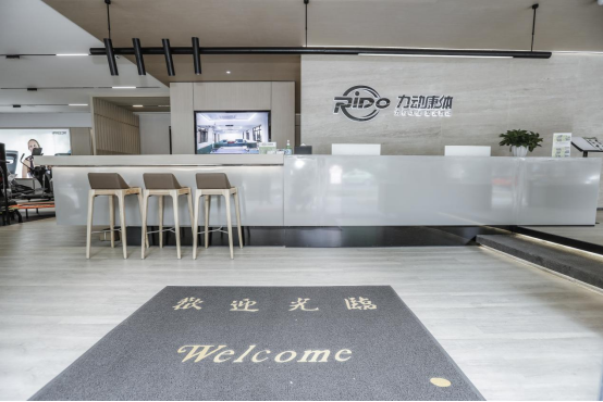 健身器材线上购买弊端_线下实体店选购健身器材优势_跑步机家用什么牌子好