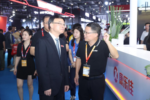 康乐佳2025体博会_康乐佳综合训练器_智能力量训练器材