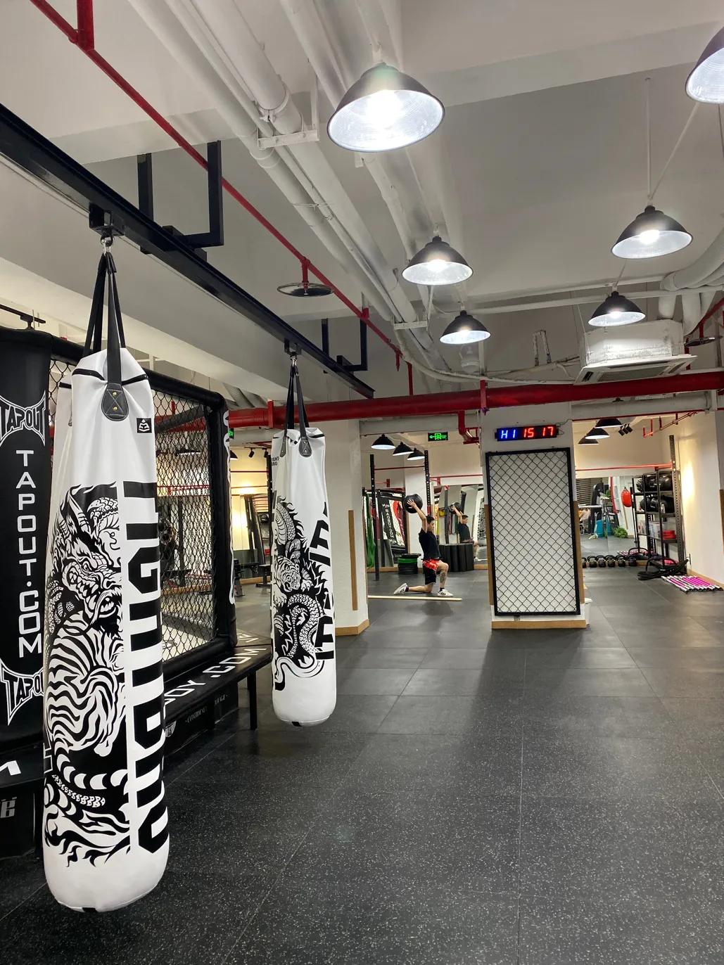 龙门架训练器使用图解_龙门式机体的优缺点_龙门综合训练器