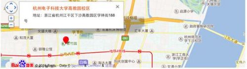 图片显示，一地点为供学生读书之地的下沙大学城，此学校靠近地铁1号线，其交通具备便利特性 。