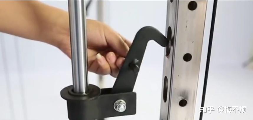 三人站综合训练器功能_三人站综合训练器使用方法_三人站健身器材使用图解