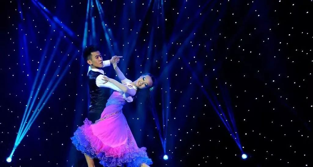 顶级国标舞基功教学_国标舞基本功练习_国标舞基本功动作分解要求