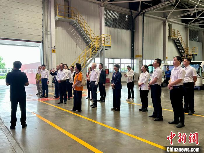 南昌汽车产业投资有限公司_香港企业家投资江西_南昌港资企业考察