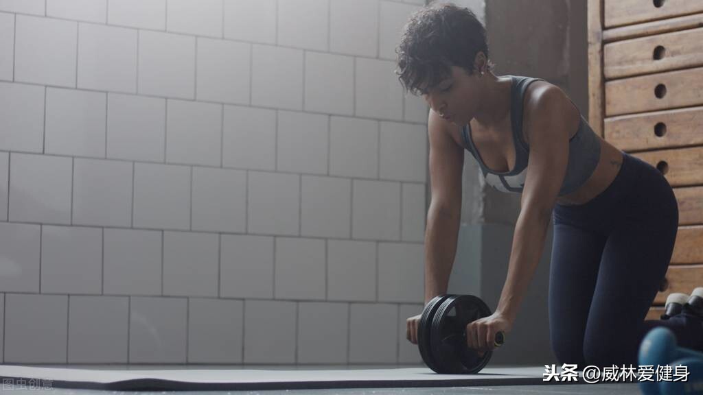 健身器材训练动作讲解_综合健身器材训练器_器材健身视频大全