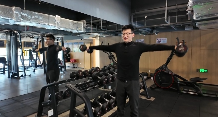 健身综合训练器安装视频_综合训练器健身器_健身器材综合训练器的使用方法