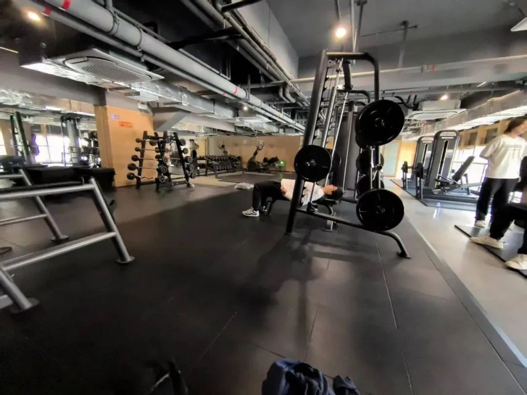 健身器材综合训练器的使用方法_健身综合训练器安装视频_综合训练器健身器