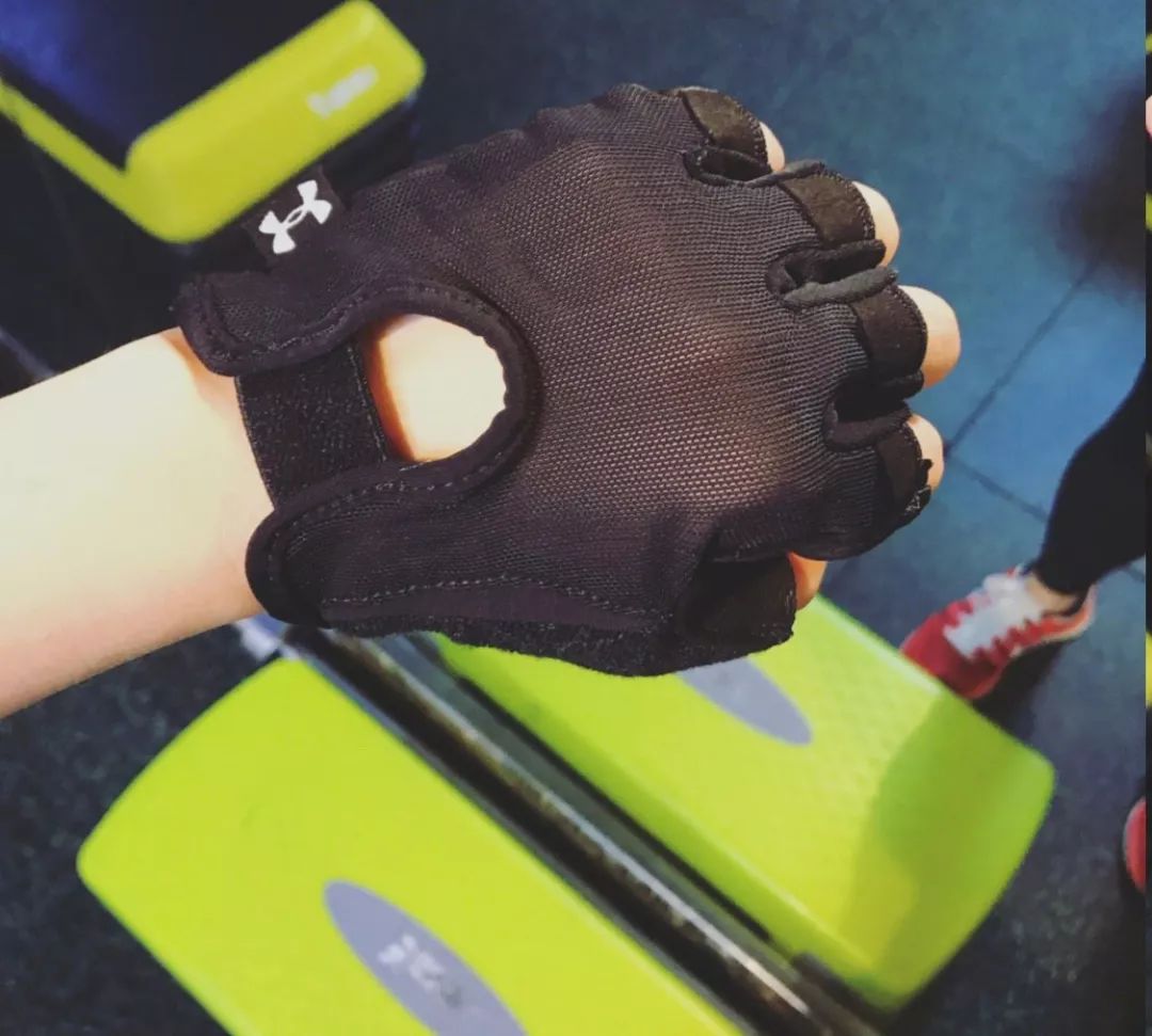 手套健身护腕怎么戴_健身护腕手套_手套健身护腕图片