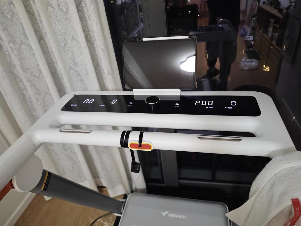 网上买跑步机什么牌子好_麦瑞克小白犀2代Pro对比易跑M1_家用跑步机选购指南