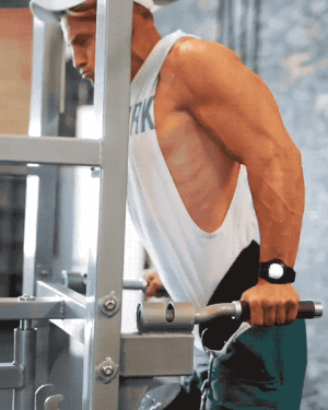 胸肌训练器有用吗_综合训练器 胸肌_胸肌锻炼器材的使用方法