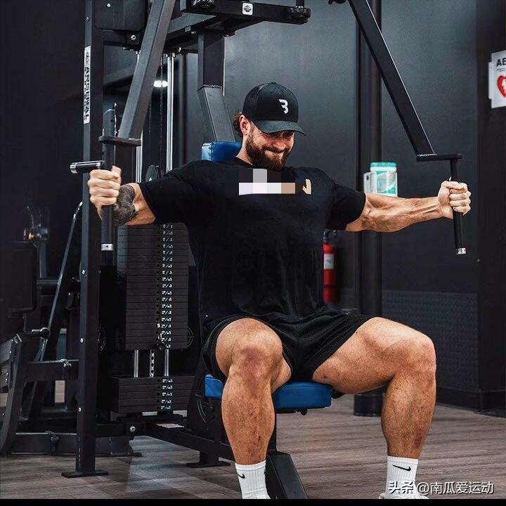 综合训练器 胸肌_高效胸肌打造动作_胸肌训练动作