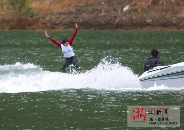 安德玛健身手套怎么样_安德玛手套真假辨别_安德玛棒球手套