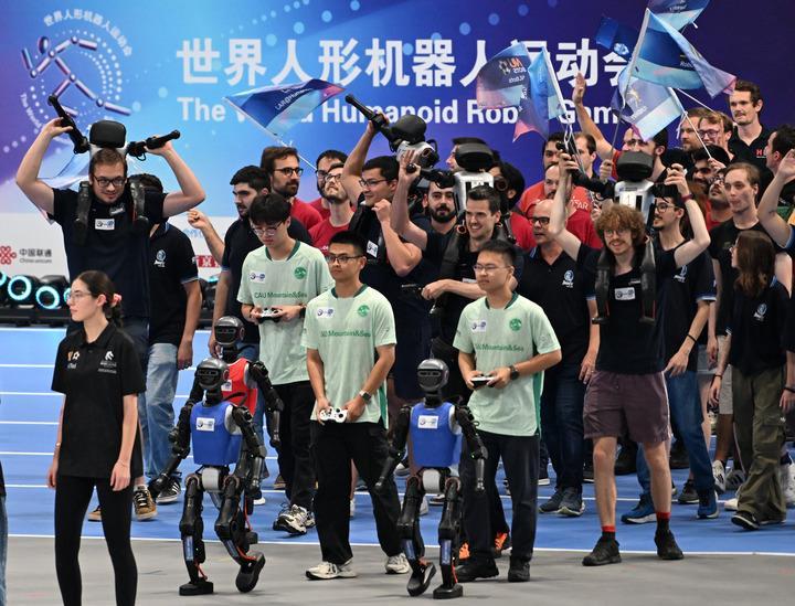 北京人形机器人运动会_北京综合训练器专卖_北京机器人产业发展