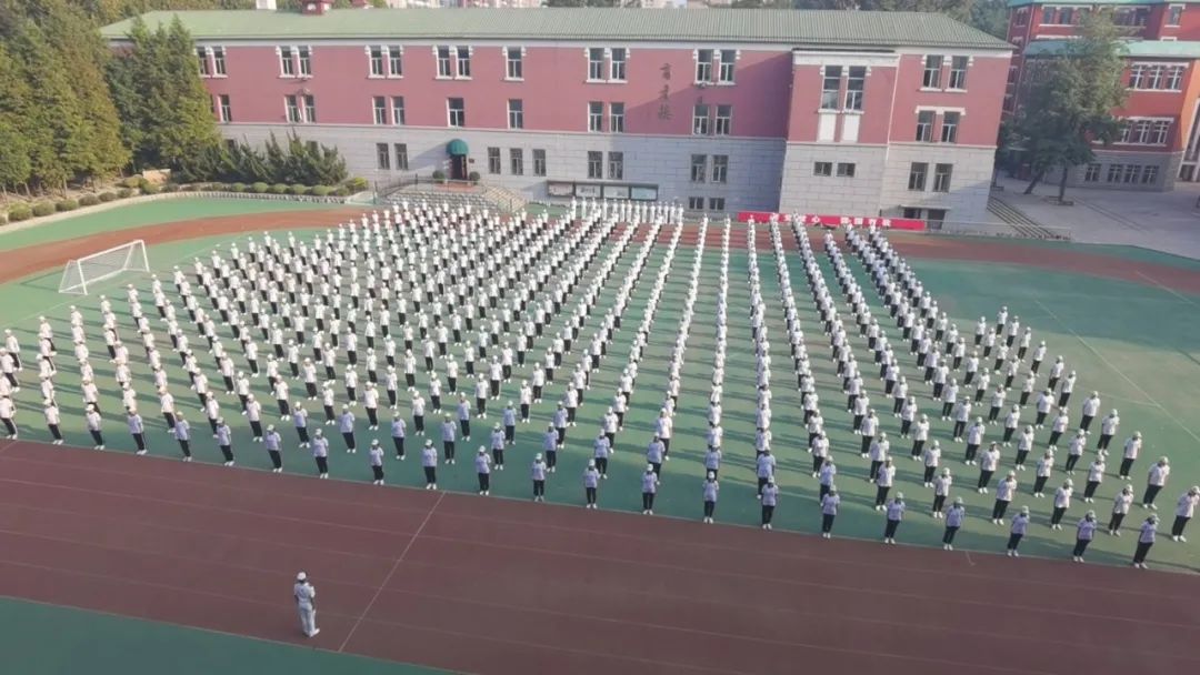 军姿练习_军人练军姿视频_训练军姿的简单步骤