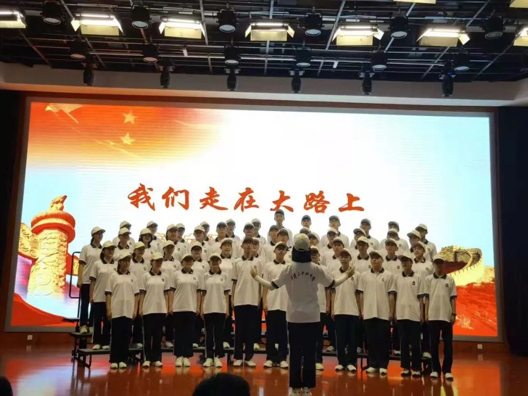 军人练军姿视频_训练军姿的简单步骤_军姿练习