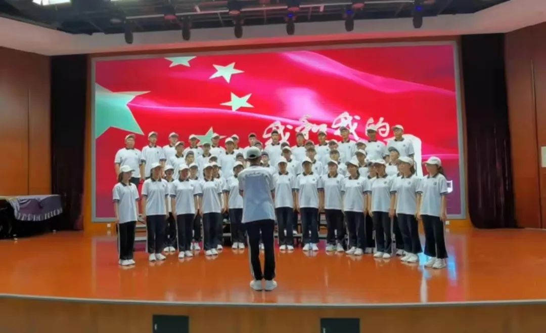 训练军姿的简单步骤_军姿练习_军人练军姿视频