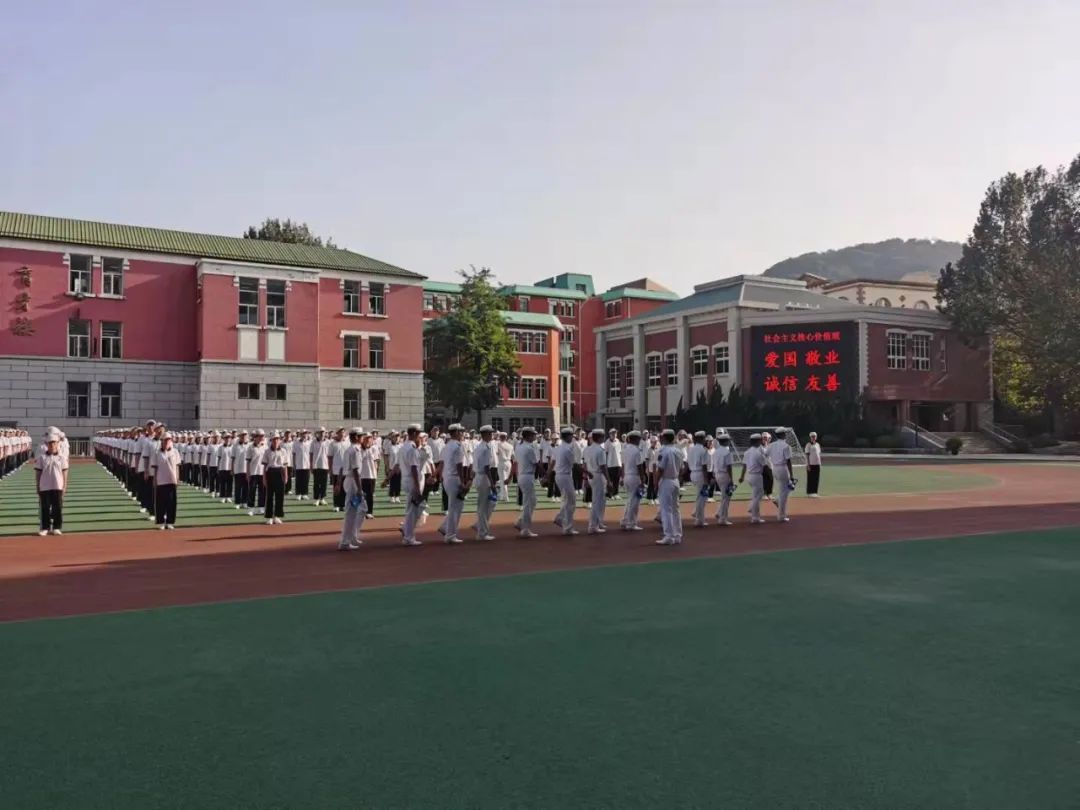 军人练军姿视频_军姿练习_训练军姿的简单步骤