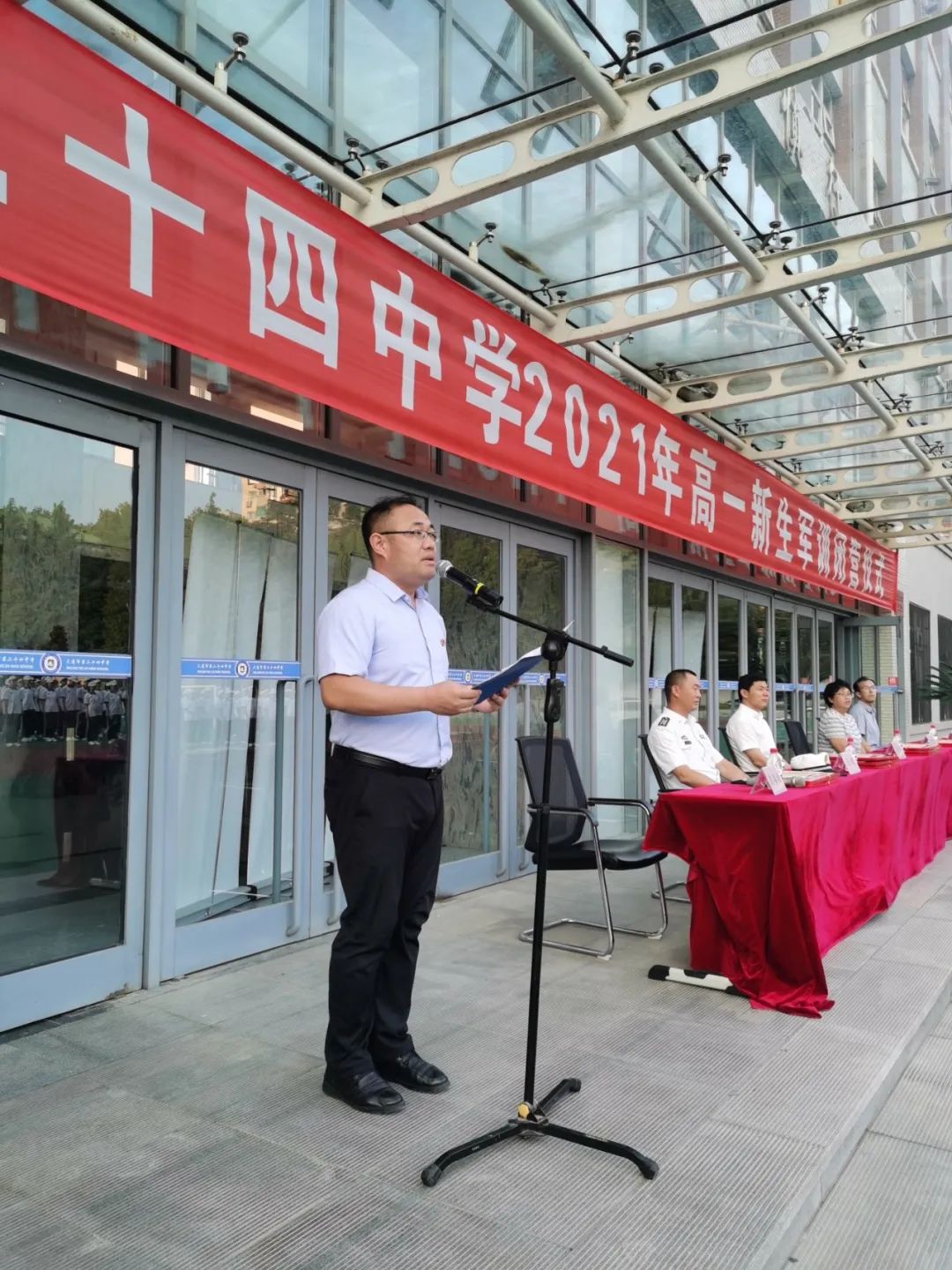 军姿练习_训练军姿的简单步骤_军人练军姿视频