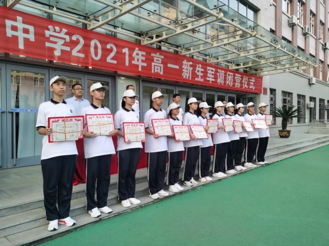 军姿练习_训练军姿的简单步骤_军人练军姿视频