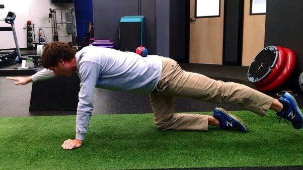 健身手套护腕_低成本健身_健身入门指南