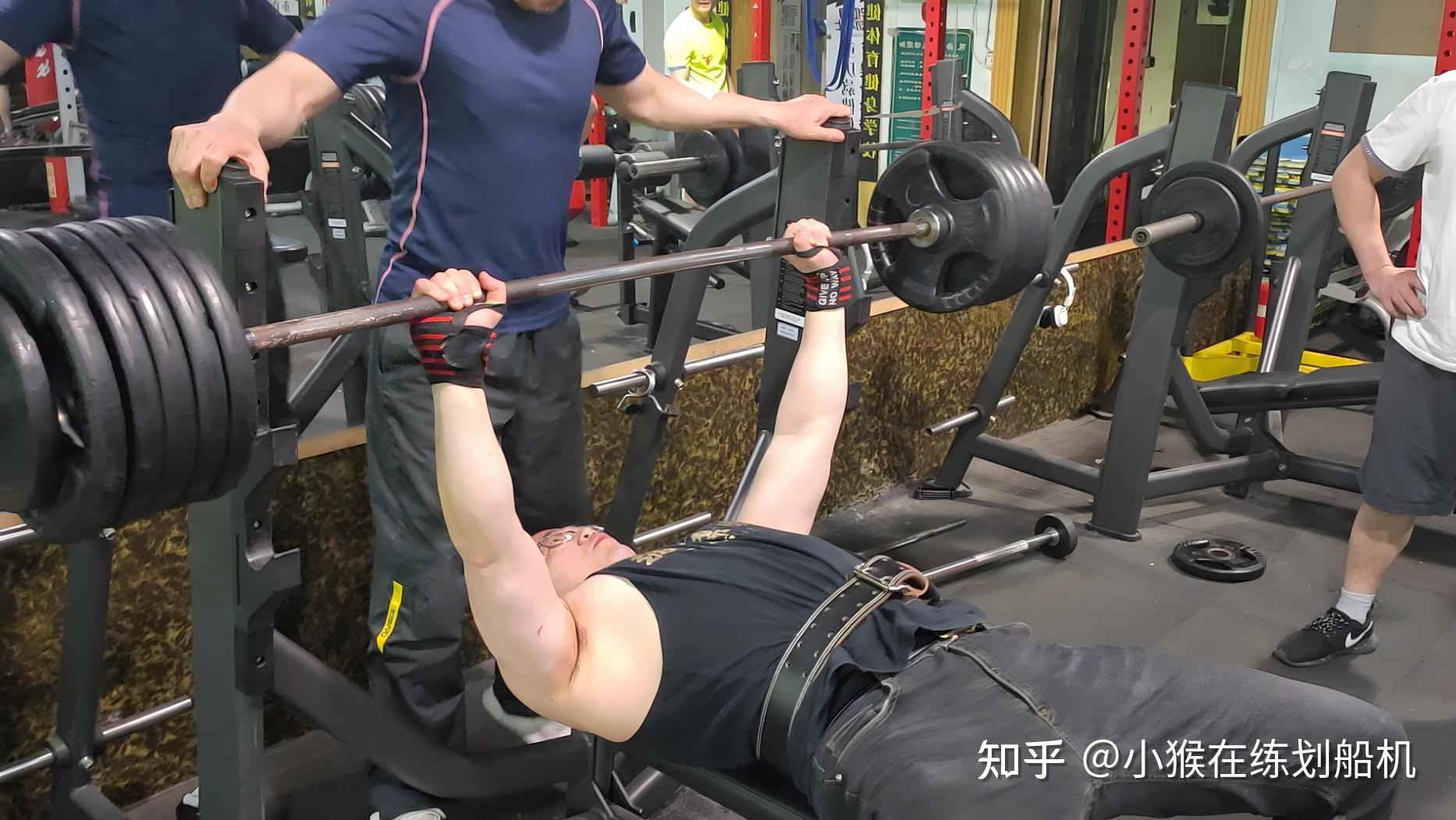 助力带护腕腰带手套使用方法_健身手套推荐_健身护具推荐