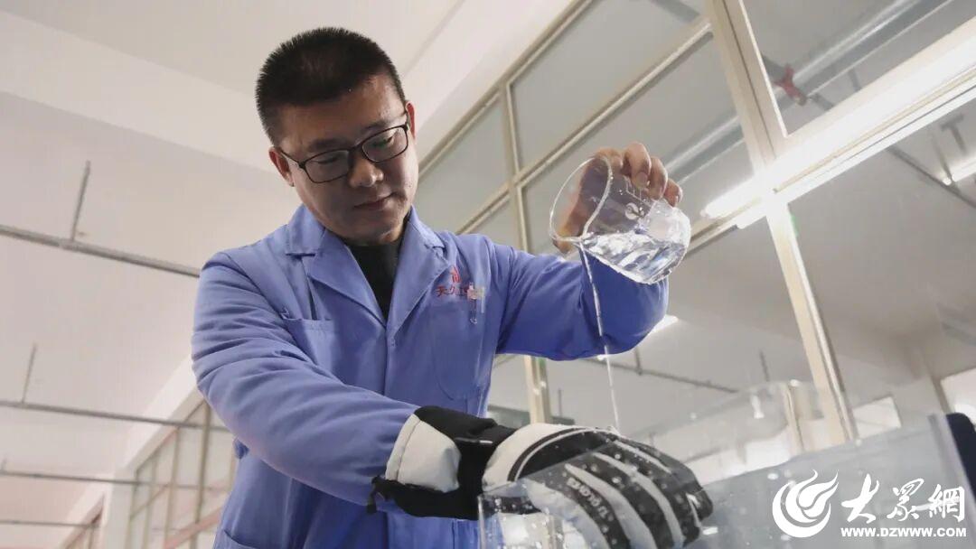 嘉祥手套产业传奇_送人送健身手套_嘉祥手套全产业链条