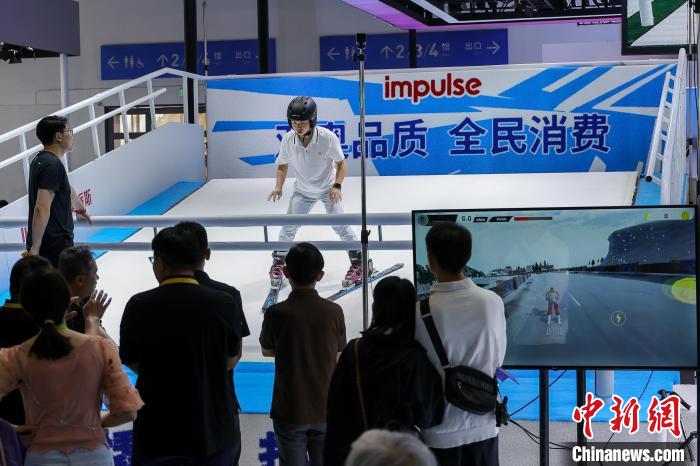 综合训练器 健身_消博会健身设备_智能体育健身装备